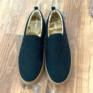 Last Chance Before Donation
 Boys Black Old Navy Slides. Size 6 Boys.